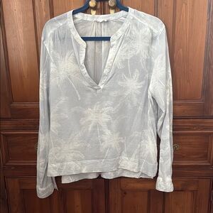 Elegant BlueGray & White Palm Print Women's Top
